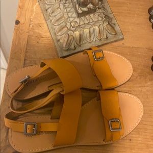 I am selling madewell sandals.